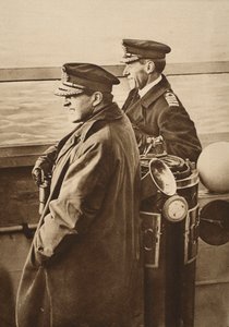Admiral Beatty, med flag-kaptajn Chatfield, ser overgivelsen af den tyske flåde, 1918 (sepia foto) af English Photographer